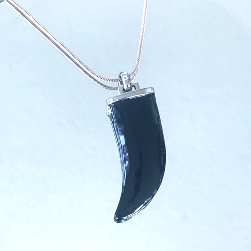 Lacquered Horn Charm - Picture 3 of 8